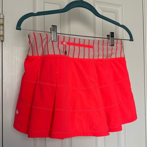 Lululemon skort size 4. EUC. Cute striped shorts under skirt. Zipper back pocket - Picture 2 of 4